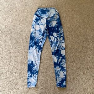 Balance athletica blue tie dye leggings
